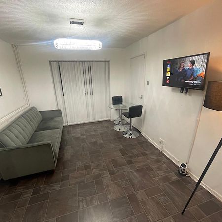 New! 4 Bedroom London House With Garden And Lawn מראה חיצוני תמונה