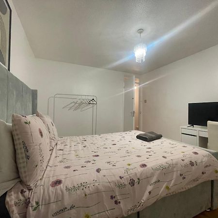 New! 4 Bedroom London House With Garden And Lawn מראה חיצוני תמונה