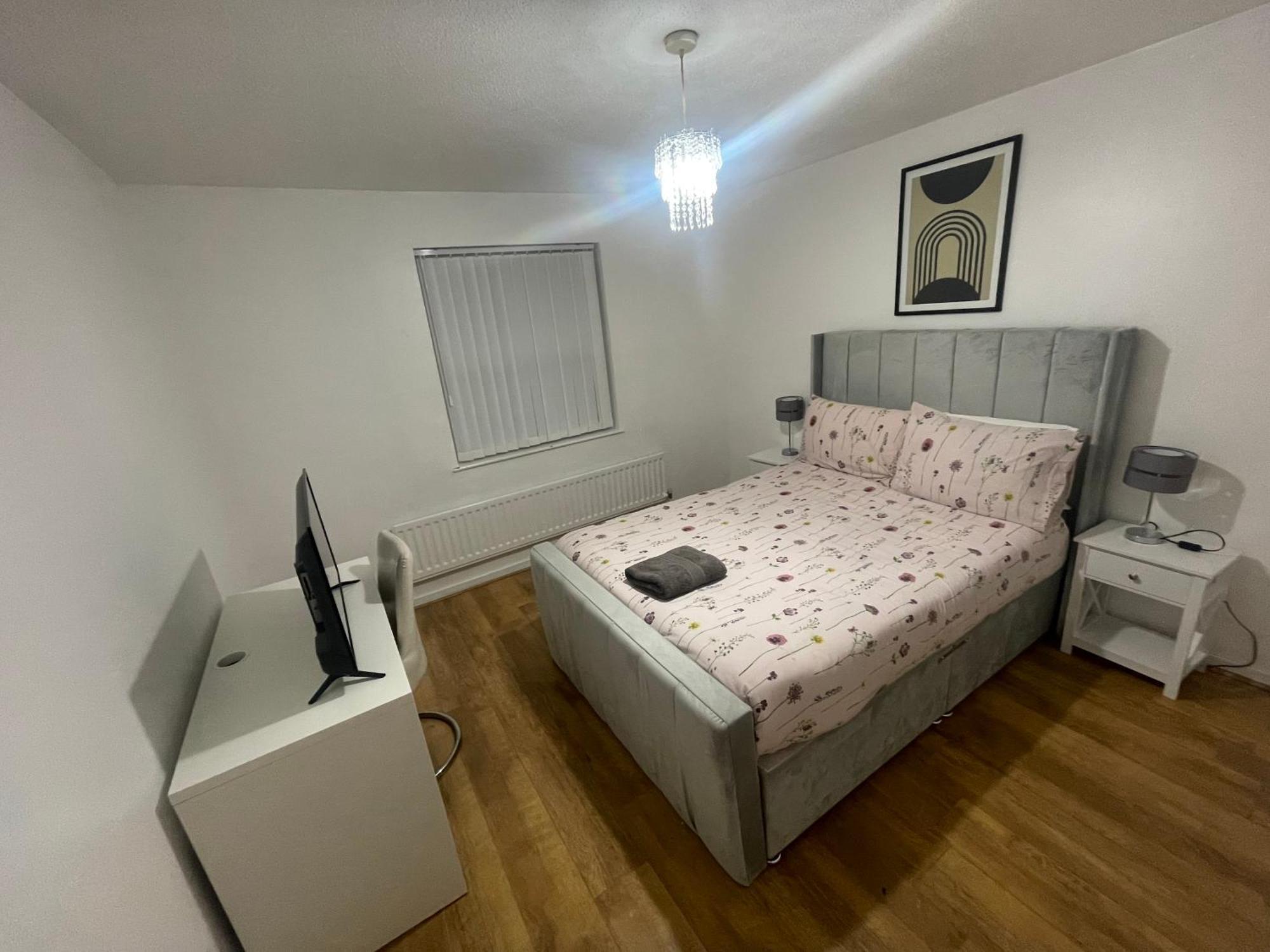New! 4 Bedroom London House With Garden And Lawn מראה חיצוני תמונה