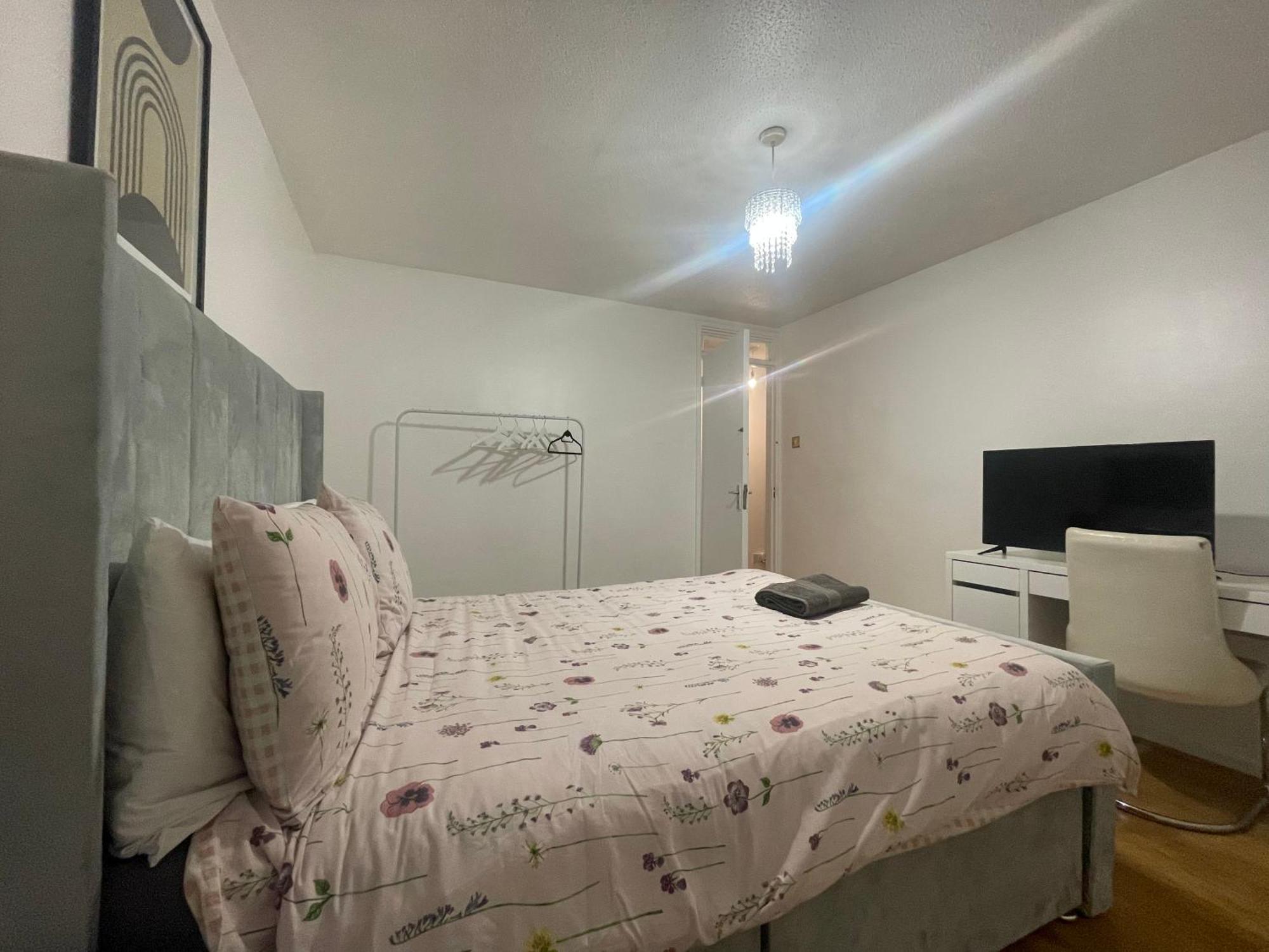 New! 4 Bedroom London House With Garden And Lawn מראה חיצוני תמונה