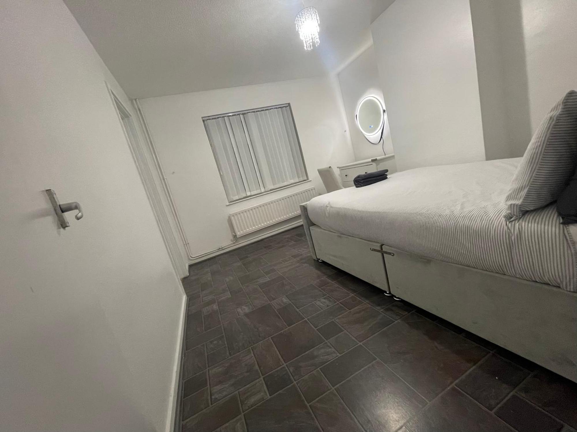New! 4 Bedroom London House With Garden And Lawn מראה חיצוני תמונה